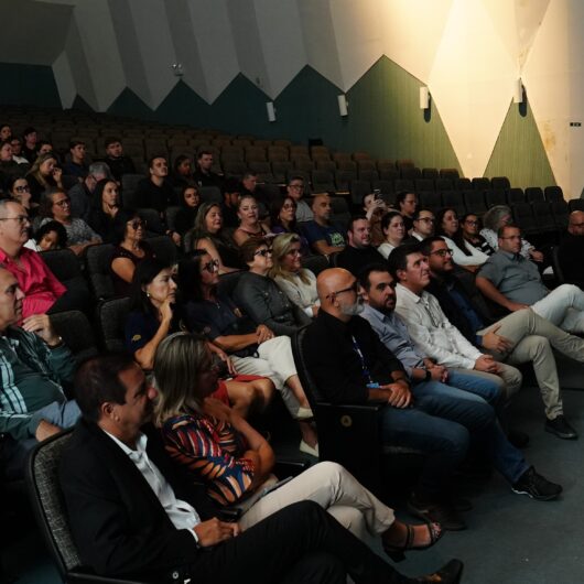 A palestra ‘Inteligência Artificial nos Negócios’ foi o tema de abertura do 6º Empreenda Caraguatatuba na segunda-feira