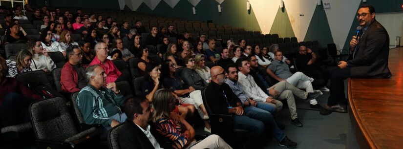 A palestra ‘Inteligência Artificial nos Negócios’ foi o tema de abertura do 6º Empreenda Caraguatatuba na segunda-feira