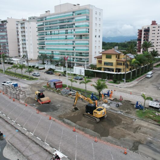 Obra de sistema de drenagem no Aruan continua