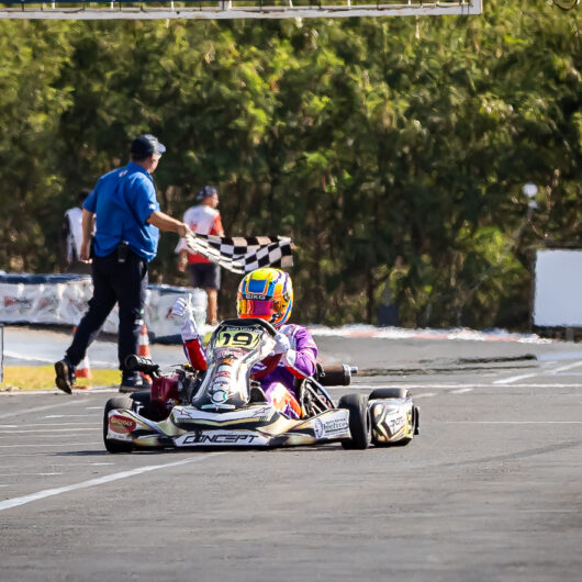 Anna Luiza Pimpão se destaca no Brasileiro de Kart