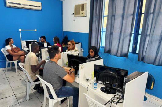 PraTodosVerem: Pessoas sendo atendidas na recepção do PAT  (Foto: Divulgação/PMC)