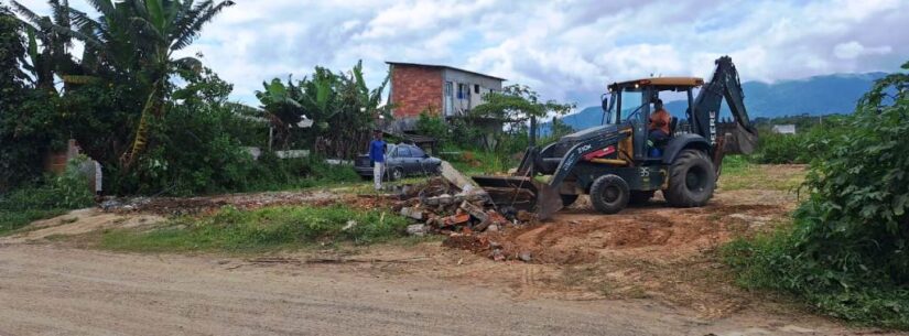 Prefeitura de Caraguatatuba impede tentativa de invasão de área pública no bairro Golfinhos