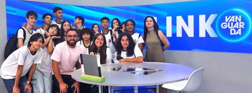 Alunos do 9º ano da EMEF Professora Antonia Antunes Arouca visitam sede da TV Vanguarda em São José dos Campos