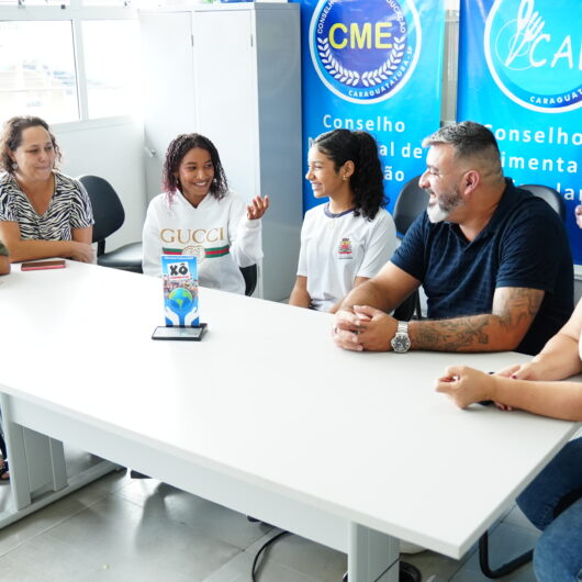 Alunos do 8º ano da EMEF Professor Euclydes Ferreira recebem prêmio do Programa Boa Energia nas Escolas da empresa EDP