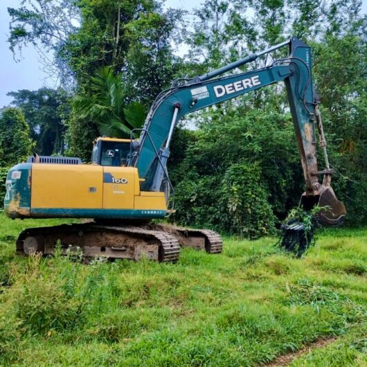 Prefeitura de Caraguatatuba faz a  limpeza de valas de drenagem no Travessão