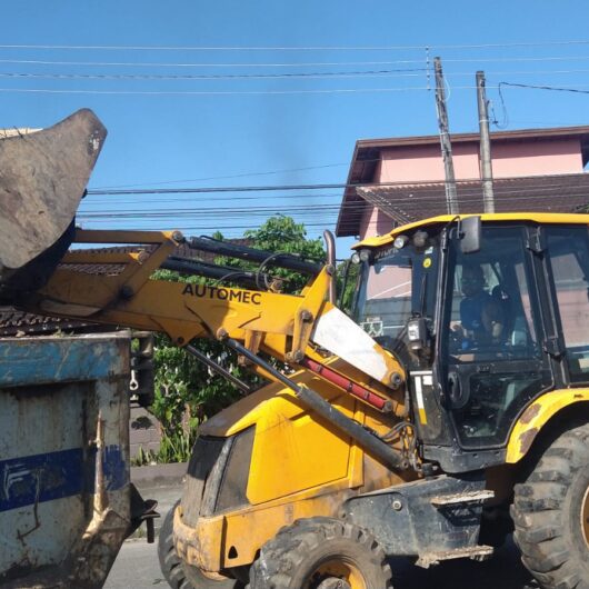 Trabalhos de limpeza nos bairros preparam a cidade para temporada de verão