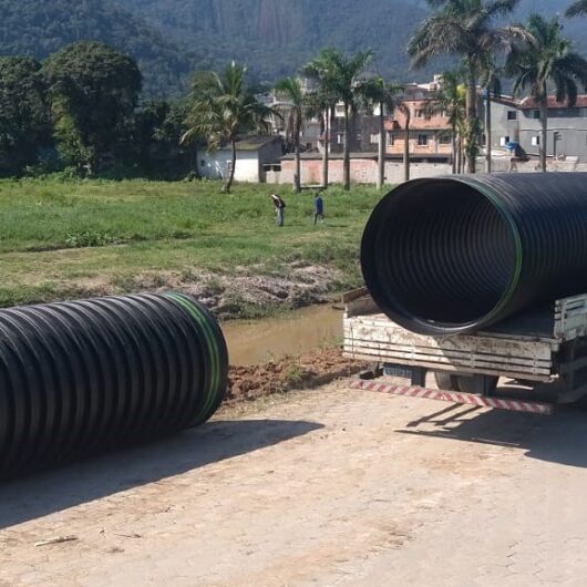 Prefeitura de Caraguatatuba continua com obras de drenagem no bairro Massaguaçu