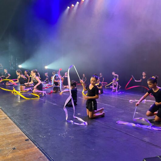 Alunas de ginástica rítmica do CIASE Sumaré encantam público durante apresentação de encerramento