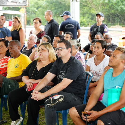 Prefeitura de Caraguatatuba entrega títulos de regularização fundiária no Núcleo Vector