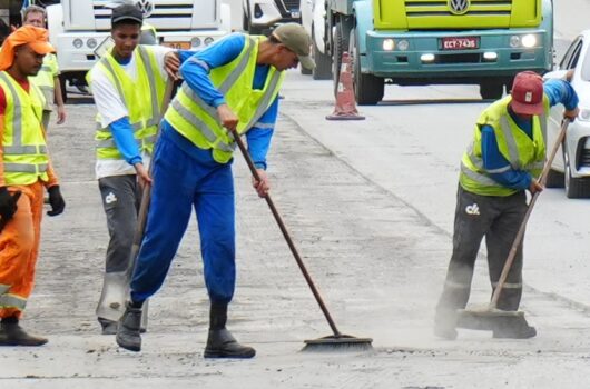 DER paralisa obras na Serrinha do Jetuba para desafogar trânsito durante período de festas