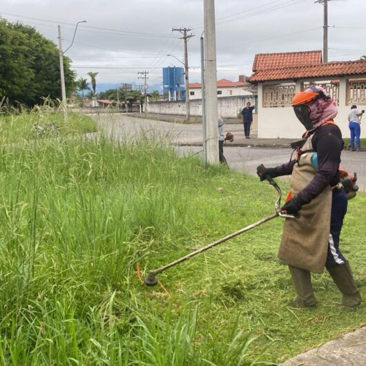 Prefeitura agiliza a limpeza dos bairros durante a temporada de verão