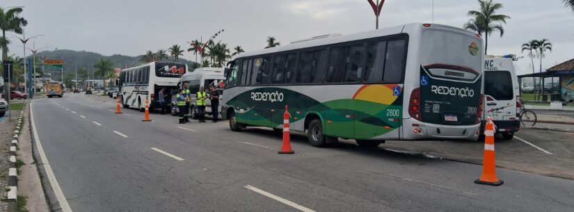 Prefeitura de Caraguatatuba fiscaliza transporte clandestino de passageiros