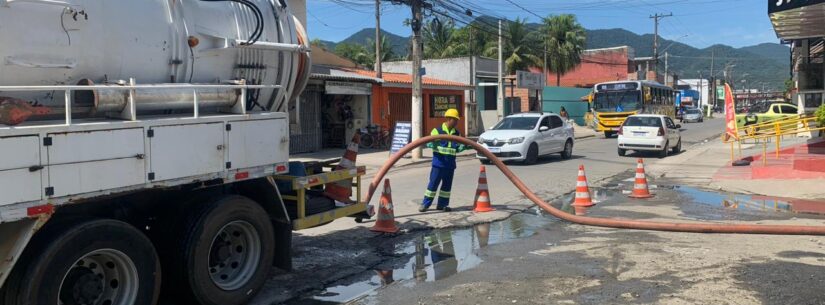 Governo Municipal de Caraguatatuba atua na desobstrução de galeria de águas pluviais no Perequê-Mirim