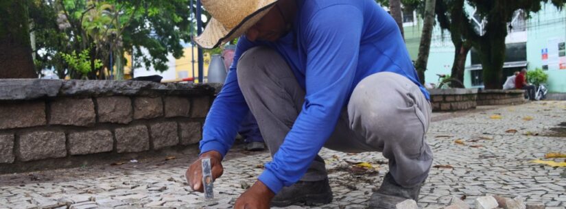 Praça Cândido Mota recebe obras de manutenção do mosaico português