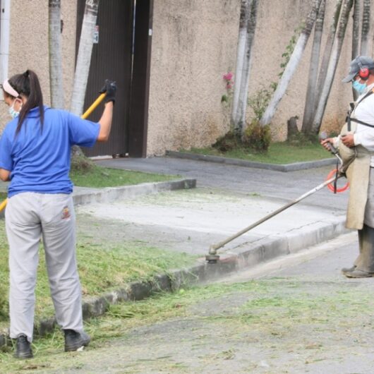 Mais 30 bolsistas do PEAD são convocados para reforço na limpeza dos bairros de Caraguatatuba