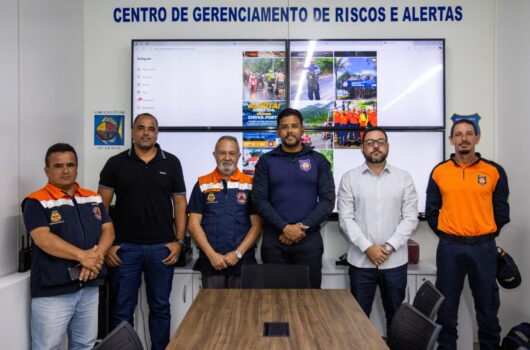 Equipe da Defesa Civil de Caraguatatuba visita Centro de Gerenciamento de Crise da Defesa Civil de São Sebastião