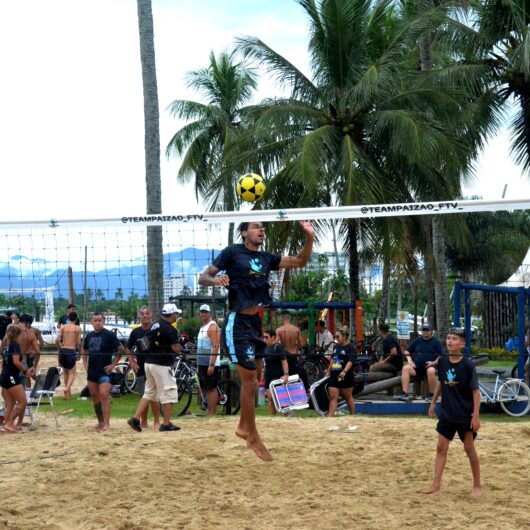 Torneio de Futevôlei reúne 77 duplas na Praia do Camaroeiro em Caraguatatuba