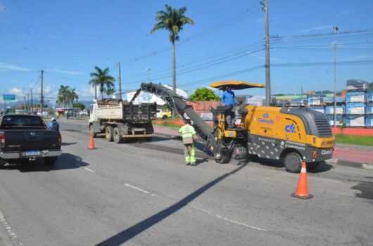 Após pedido do Governo Municipal, DER-SP faz recapeamento de trecho da SP-55 próximo ao trevo de Caraguatatuba