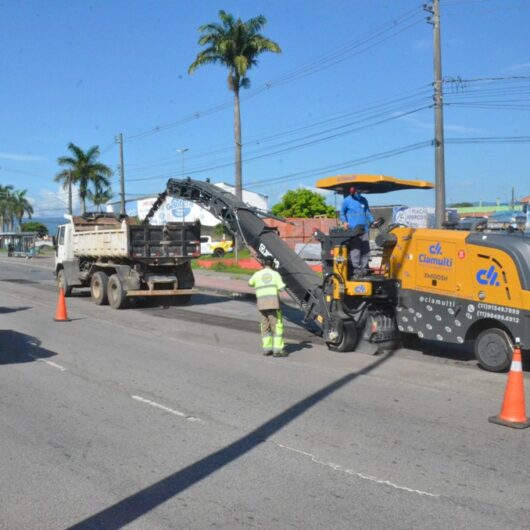 Após pedido do Governo Municipal, DER-SP faz recapeamento de trecho da SP-55 próximo ao trevo de Caraguatatuba