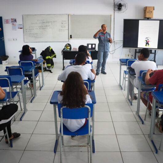 Programa Bombeiro na Escola retoma aulas para 8º e 9º anos da Rede Municipal de Ensino