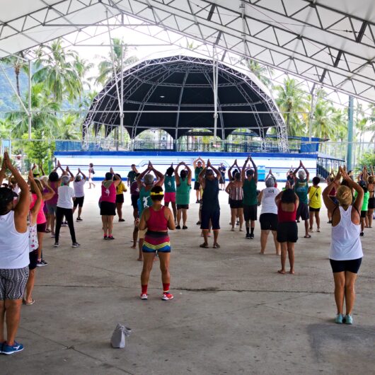 “Esquenta de Carnaval” dos usuários do Centro Integrado de Atenção à Pessoa com Deficiência e ao Idoso movimenta Praça da Cultura