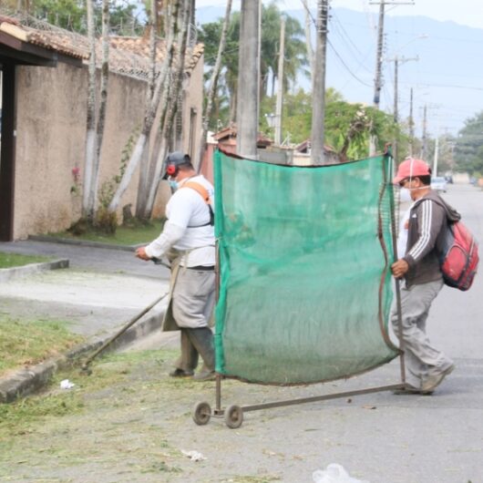 Governo Municipal convoca 35 bolsistas do PEAD para limpeza e manutenção dos bairros de Caraguatatuba