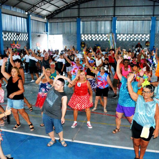 Banda Carlos Gomes, Bateria da X-9 Canto do Mar e desfile de fantasias animam Carnaval na quadra do Ciapi