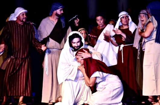 15ª Paixão de Cristo reúne cerca de cinco mil pessoas em Caraguatatuba